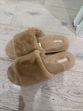 Muk Luks Plush Open-Toe Slide Slippers in Camel Brown Sz 9/10